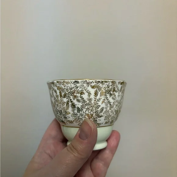 Elegant Colclough China Tea Set for 4 (8 pieces) - Picture 6 of 14